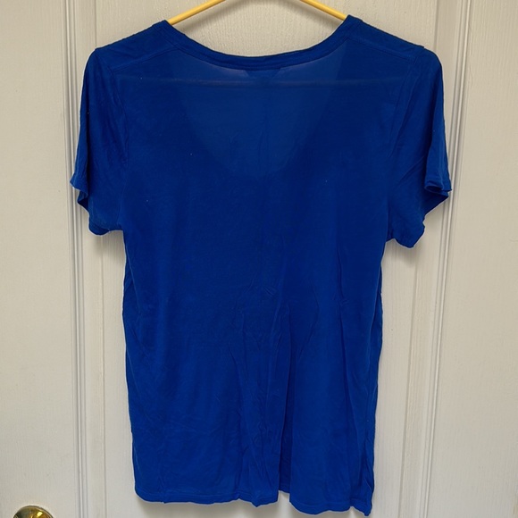 Club Monaco pocket scoop neck draped tee - Picture 2 of 2